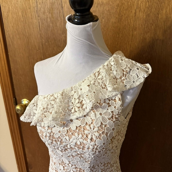 NWT Donna Morgan White Lace Crochet One Shoulder Floral Illusion Mini Dress 2 - Picture 5 of 11